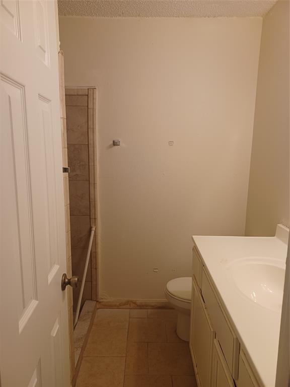 6909 Maryhill Road Forest Hill, TX 76140 - Photo 14 of 27 Primary Bathroom with walk in shower