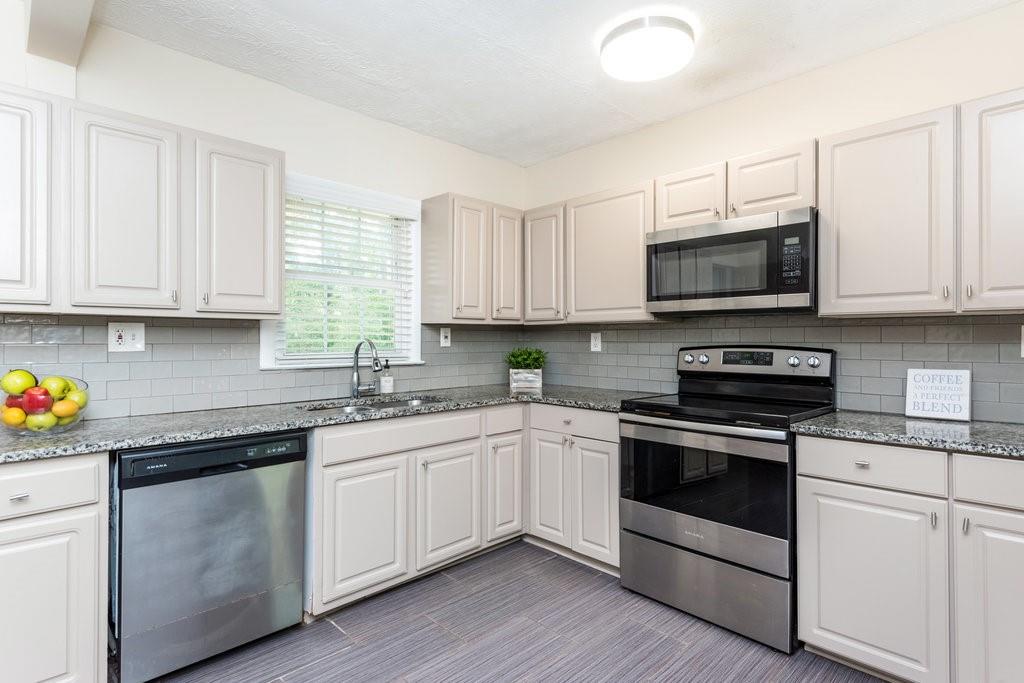 2403 Ousley Court Decatur, GA 30032 - Photo 11 of 28 Gallery Image 11