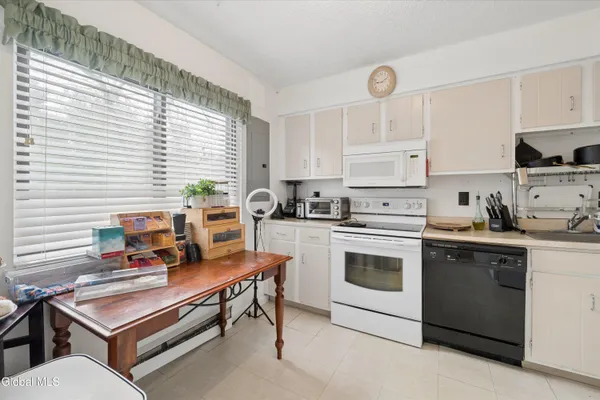 $275,000 | 82 Crestwood Terrace, Albany, NY 12203