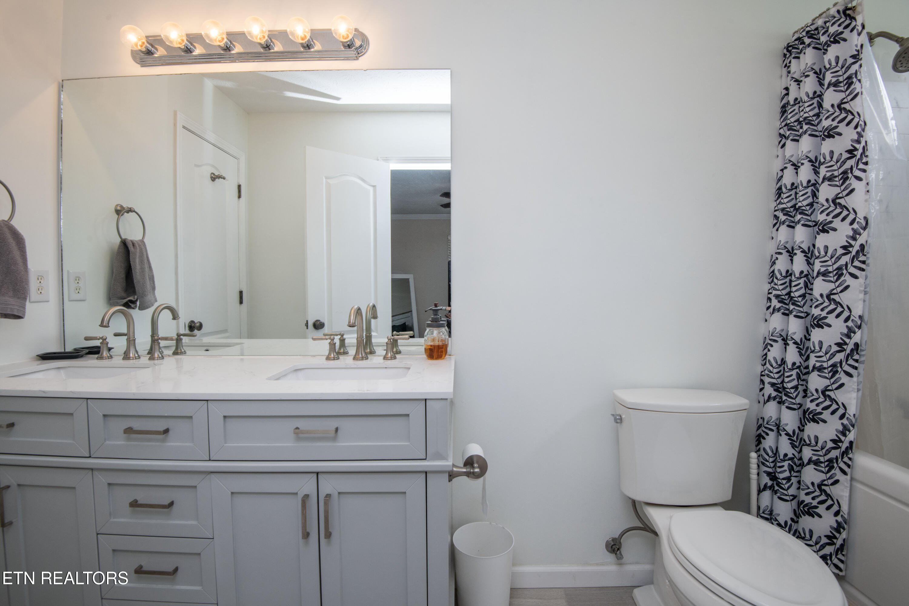 4215 Wildwood Road Maryville, TN 37804 - Photo 17 of 36 master bath