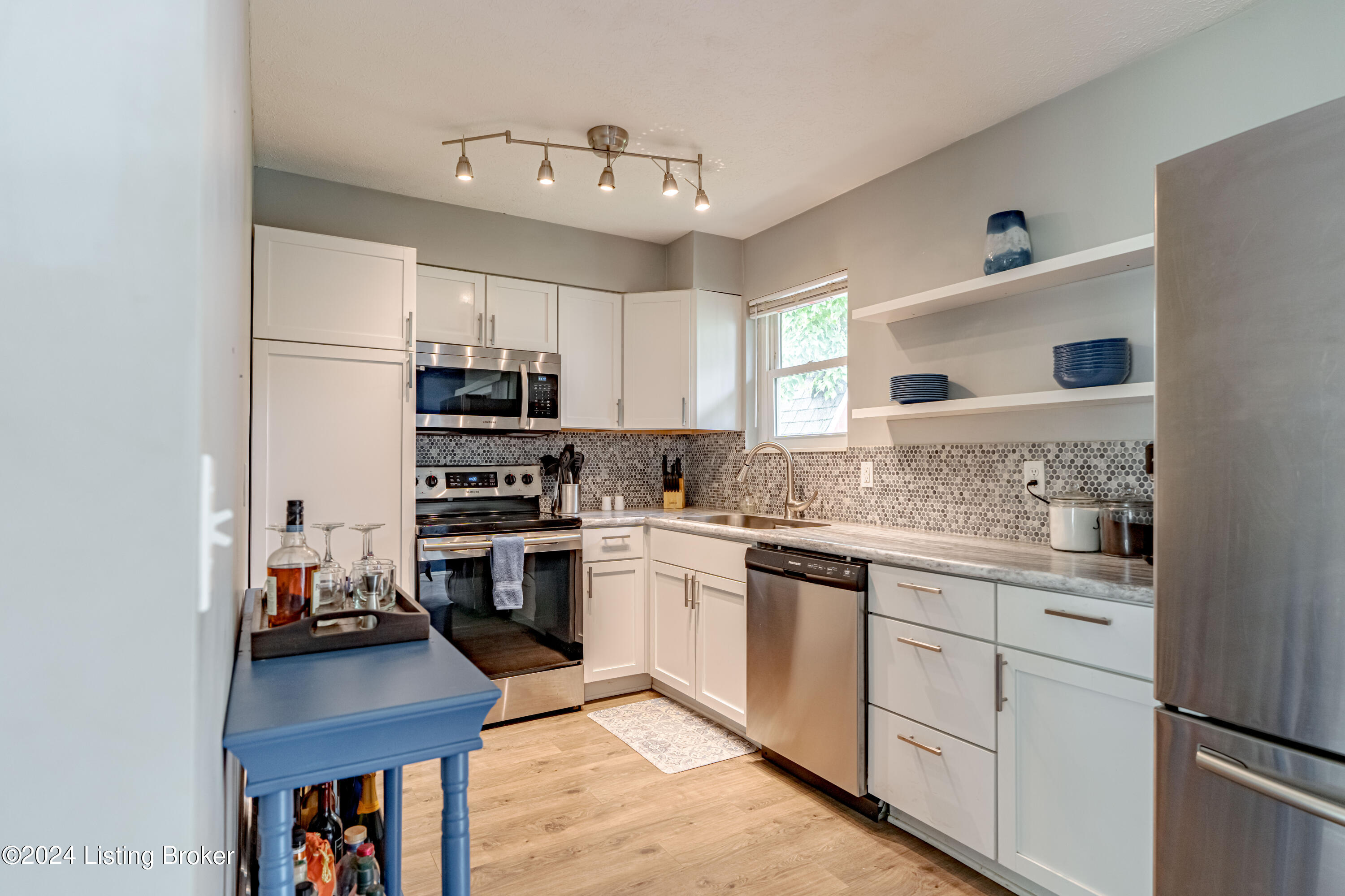 8219 Roseborough Road Louisville, KY 40228 - Photo 13 of 37 DSC00562