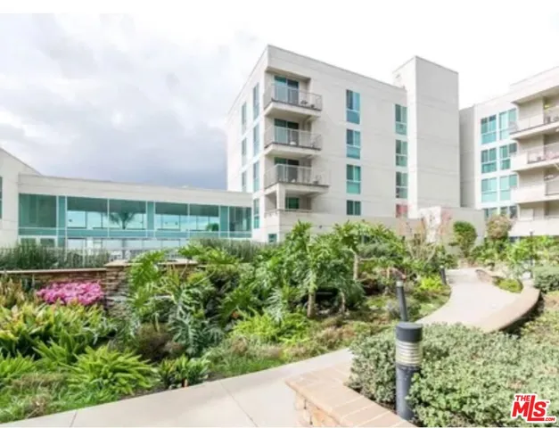 a view of a multi story building