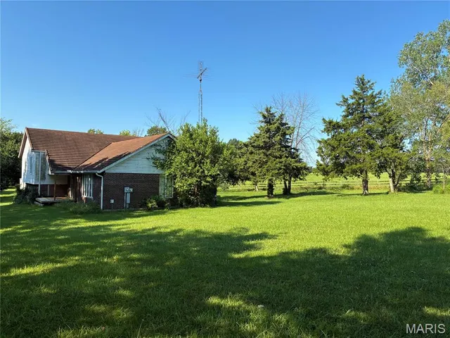 $600,000 | 14144 Hwy East, Curryville, MO 63339