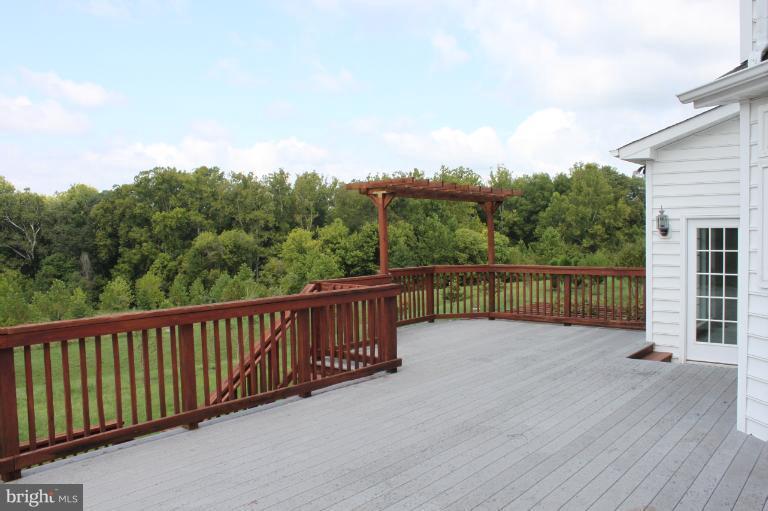 18522 Crestmount Road Boyds, MD 20841 - Photo 14 of 20 Deck