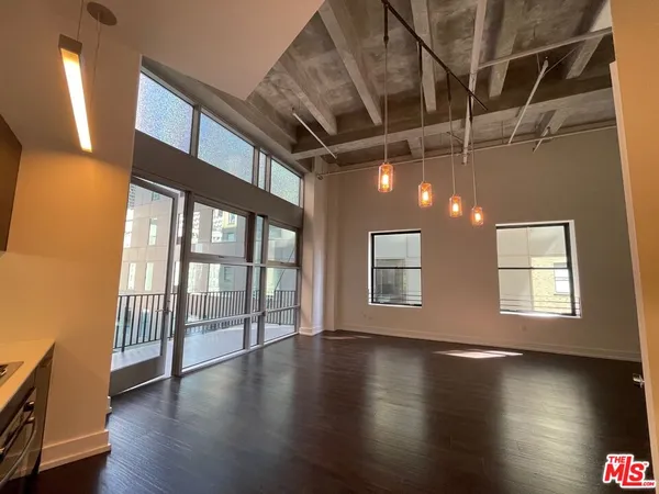 $2,712 | 727 West 7th Street, Unit 1115, Los Angeles, CA 90017
