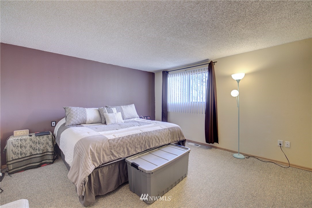 126 Pelly Avenue North, Unit AB Renton, WA 98057 - Photo 11 of 23 a spacious bedroom with a bed and a window