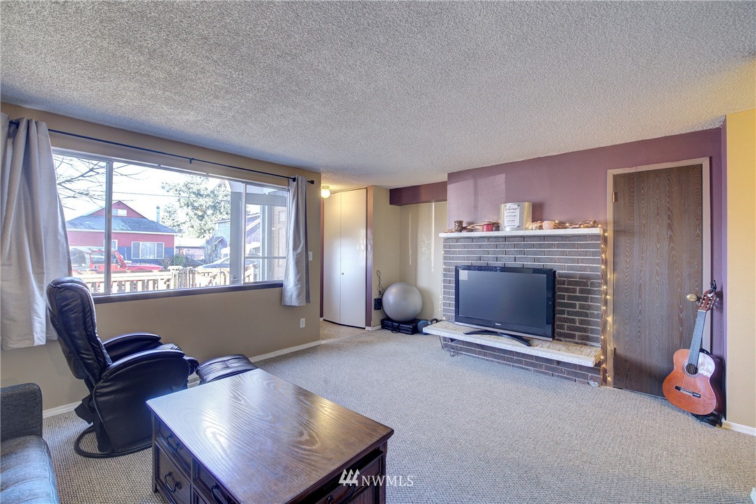 126 Pelly Avenue North, Unit AB Renton, WA 98057 - Photo 3 of 23 a living room with furniture and a fireplace