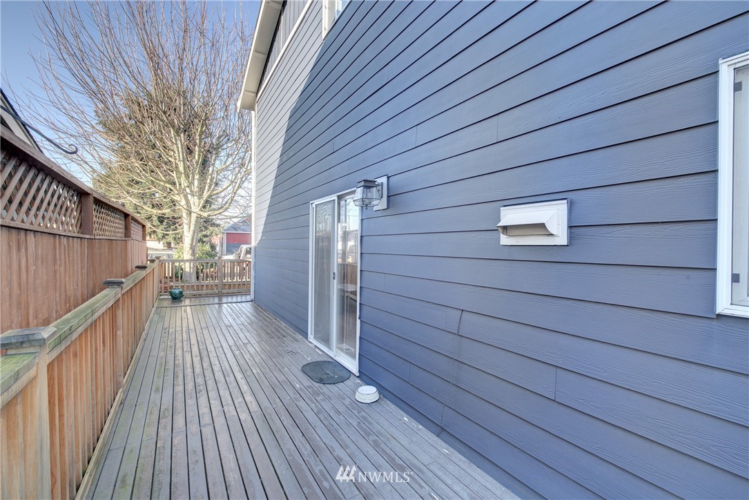 126 Pelly Avenue North, Unit AB Renton, WA 98057 - Photo 10 of 23 a view of outdoor space and deck