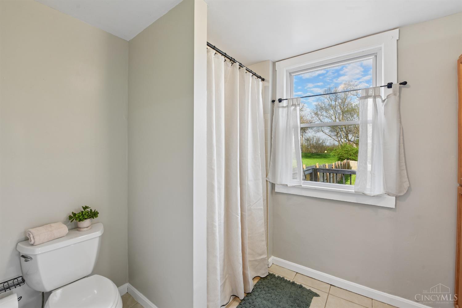 4403 School Section Road Cincinnati, OH 45211 - Photo 16 of 21