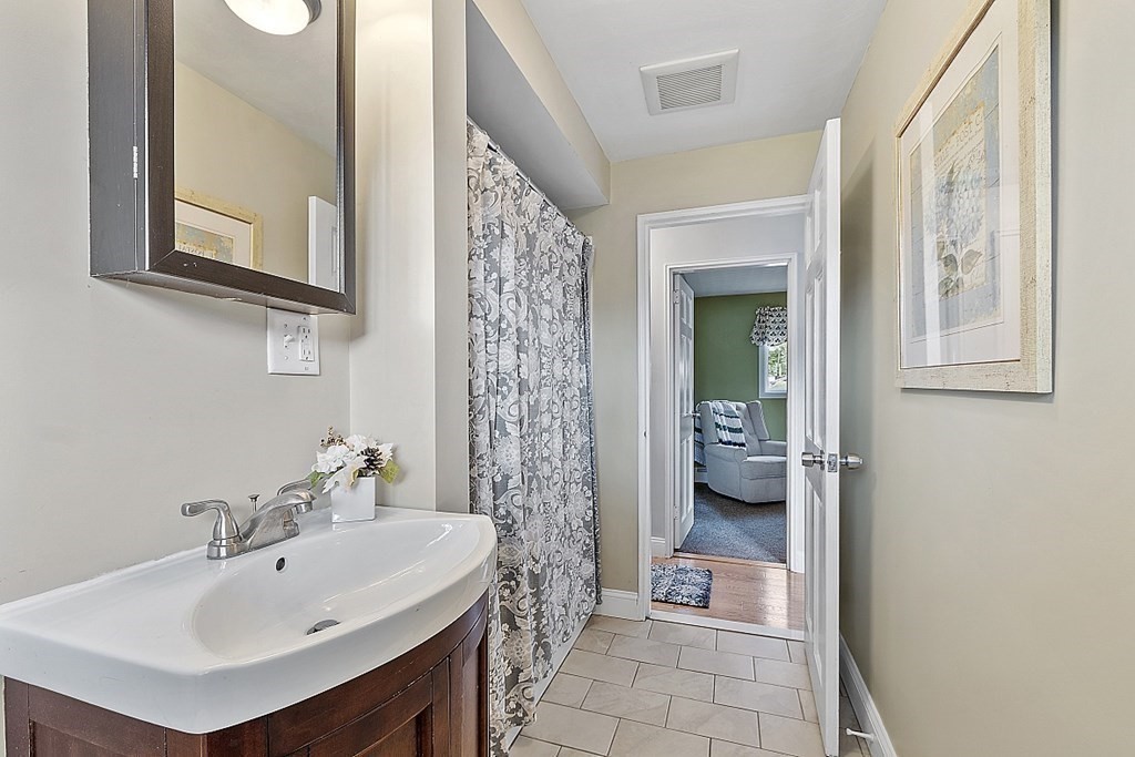 28 Amherst Road Beverly, MA 01915 - Photo 14 of 25 Gallery Image 14