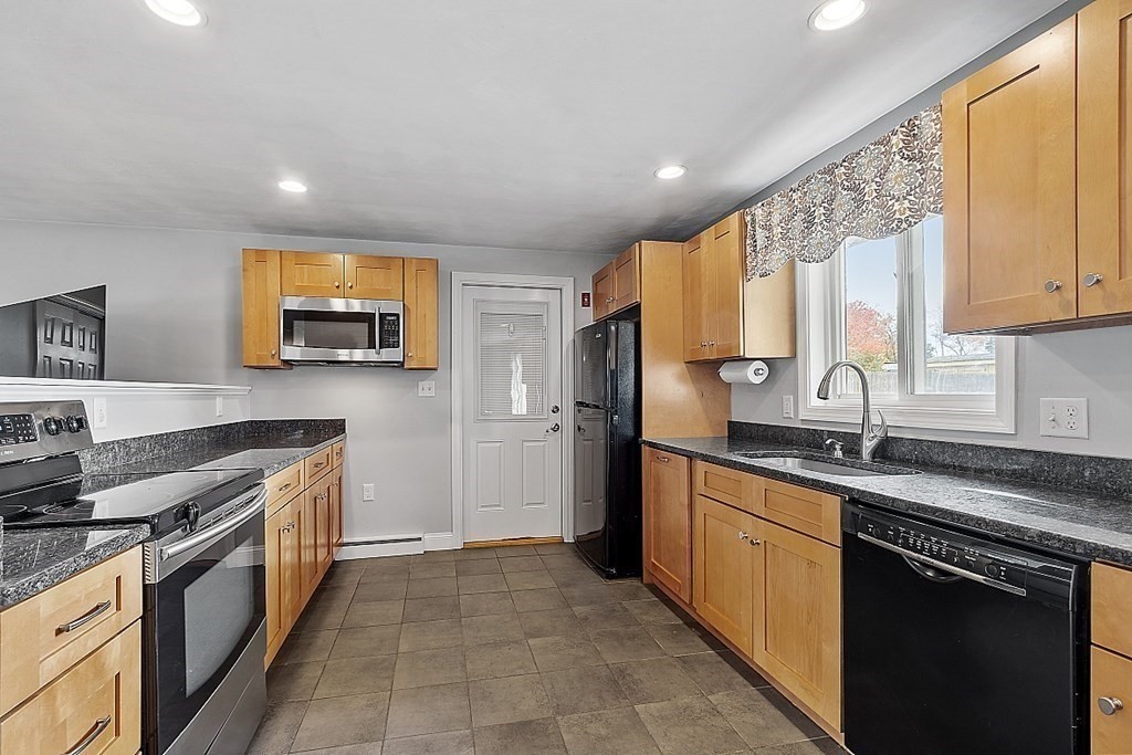 28 Amherst Road Beverly, MA 01915 - Photo 9 of 25 Gallery Image 9