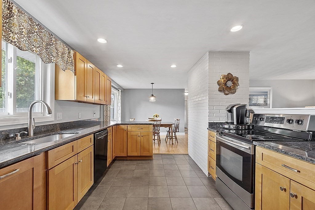 28 Amherst Road Beverly, MA 01915 - Photo 10 of 25 Gallery Image 10