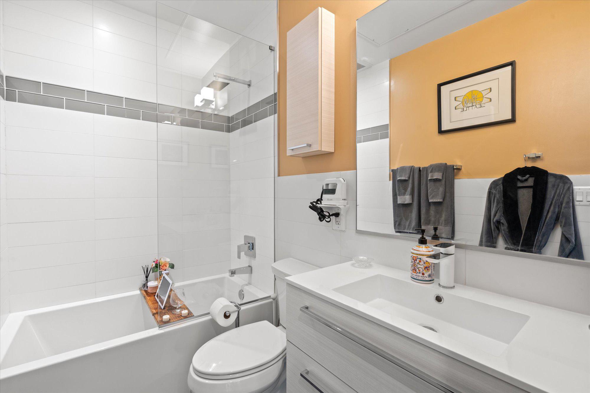 1337 K Street Southeast, Unit PH2 Washington, DC 20003 - Photo 15 of 22 Modern bathroom with luxurious soaking tub.