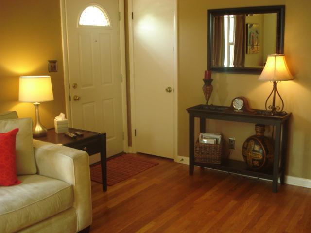 2648 Bristol Road Columbus, OH 43221 - Photo 4 of 16