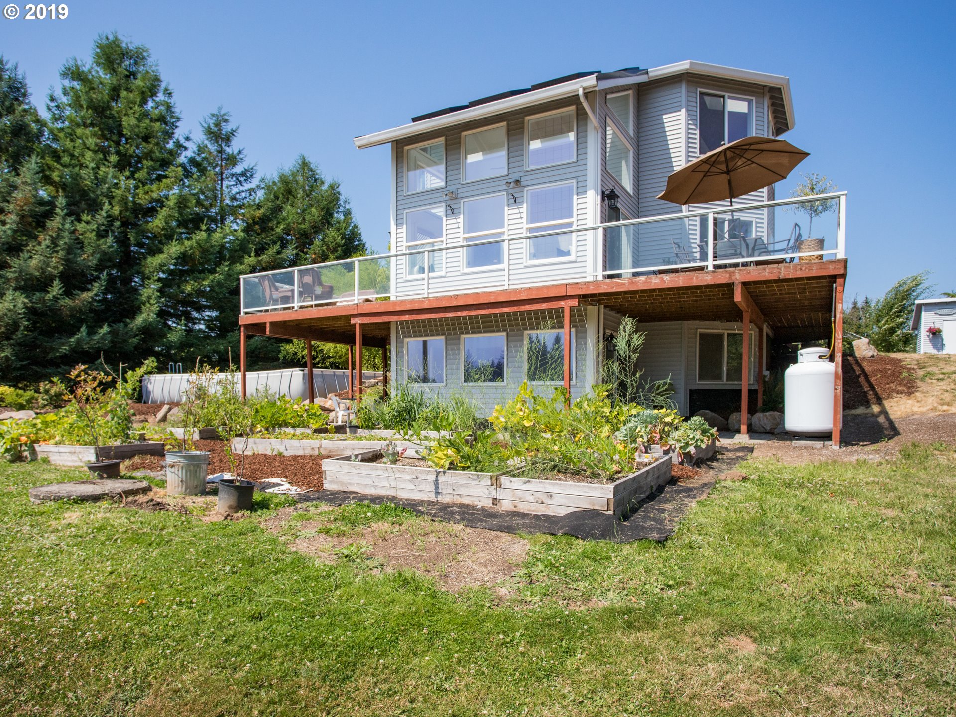 417 Northeast 299th Street Ridgefield, WA 98642 - Photo 3 of 32 front view of a house with a yard