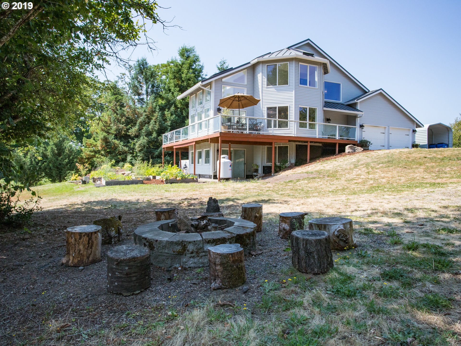 417 Northeast 299th Street Ridgefield, WA 98642 - Photo 7 of 32 a view of a house with pool and sitting area
