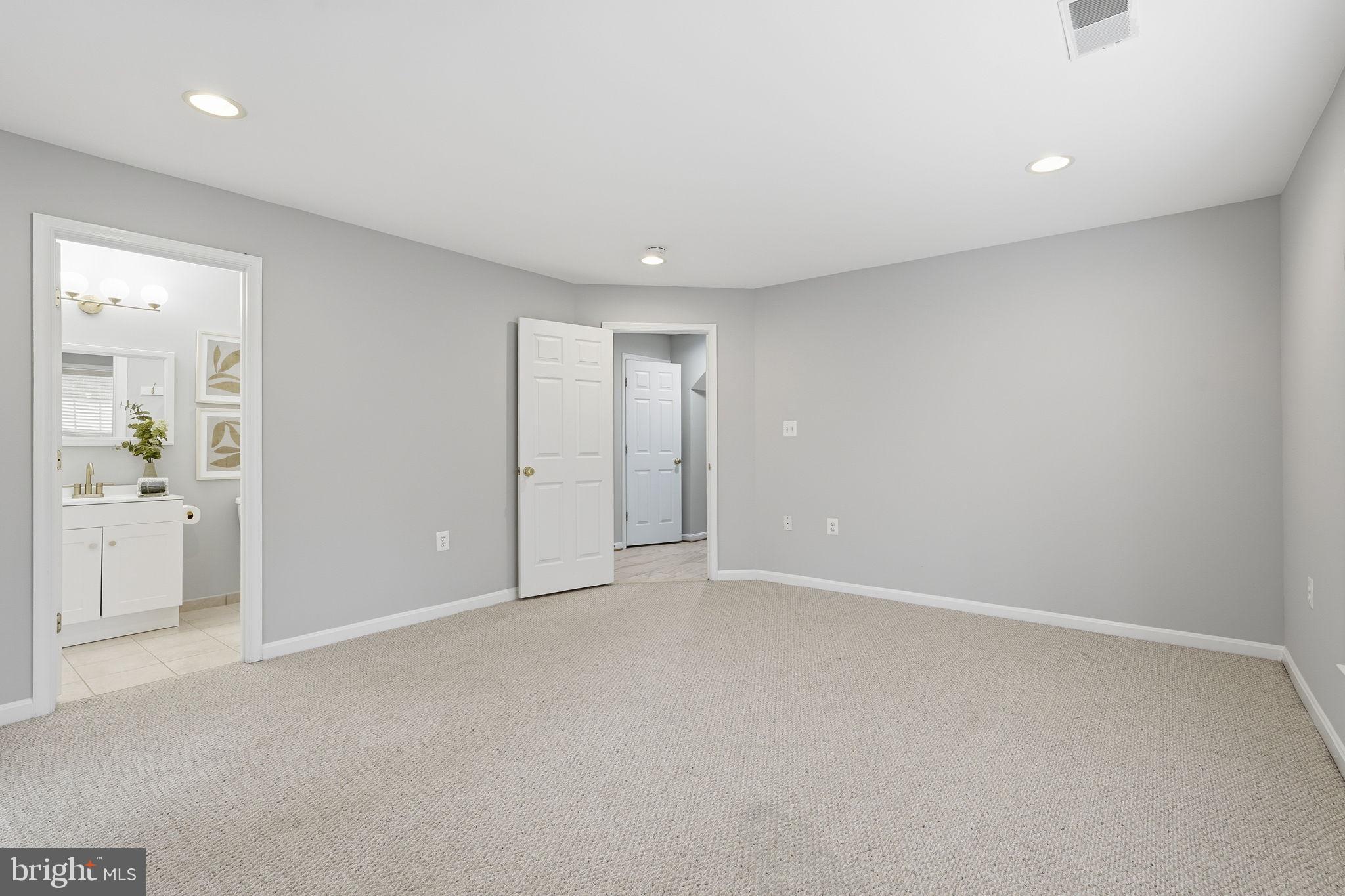 46600 Chase View Terrace Sterling, VA 20164 - Photo 27 of 38 an empty room with a bathroom