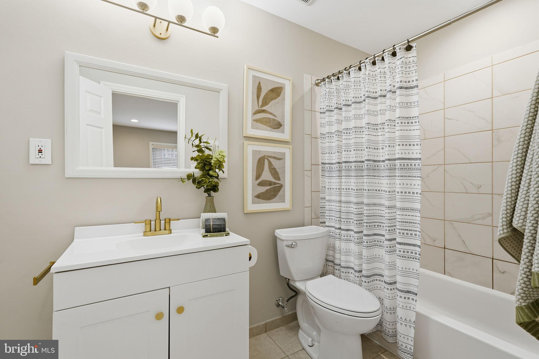 46600 Chase View Terrace Sterling, VA 20164 - Photo 29 of 38 a bathroom with a toilet sink and mirror
