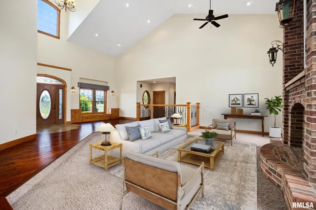 $995,000 | 2988 North 400 East Road, McLean, IL 61754