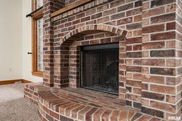 $995,000 | 2988 North 400 East Road, McLean, IL 61754