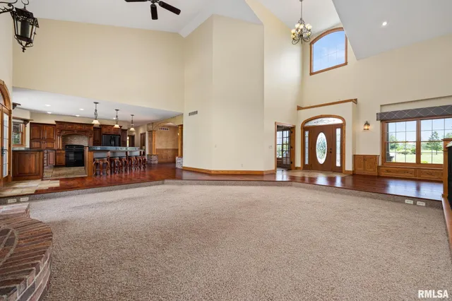 $995,000 | 2988 North 400 East Road, McLean, IL 61754