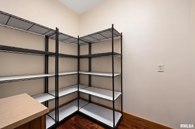 $995,000 | 2988 North 400 East Road, McLean, IL 61754