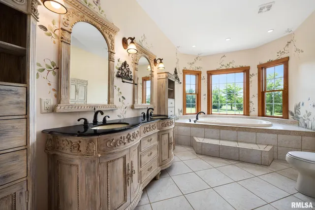 $995,000 | 2988 North 400 East Road, McLean, IL 61754