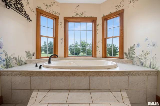 $995,000 | 2988 North 400 East Road, McLean, IL 61754