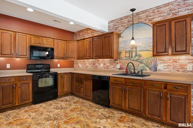 $995,000 | 2988 North 400 East Road, McLean, IL 61754