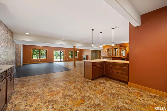 $995,000 | 2988 North 400 East Road, McLean, IL 61754