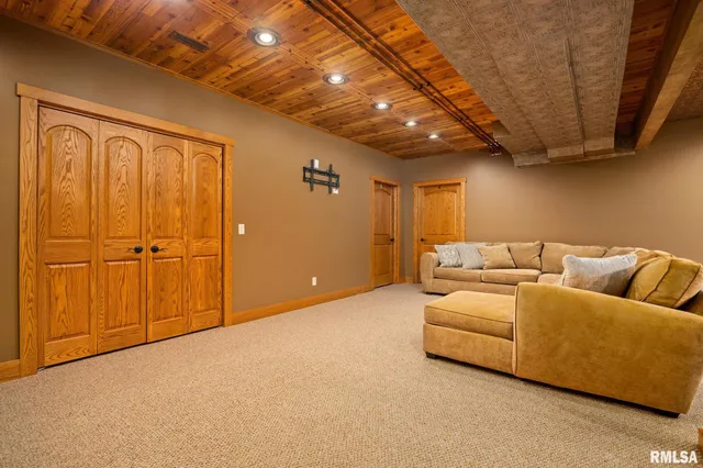 $995,000 | 2988 North 400 East Road, McLean, IL 61754