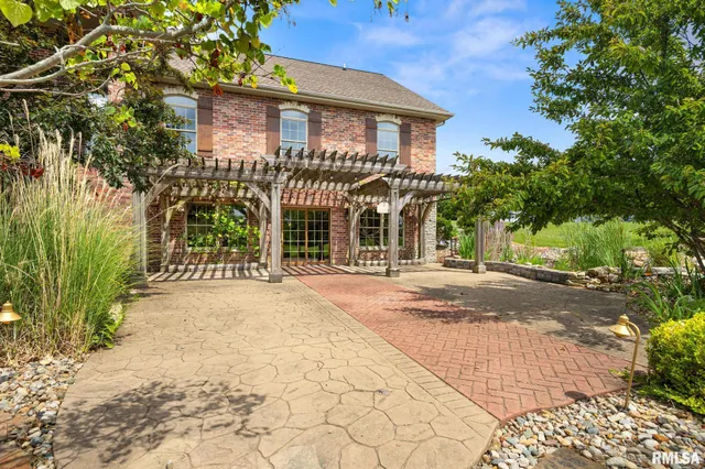 $995,000 | 2988 North 400 East Road, McLean, IL 61754