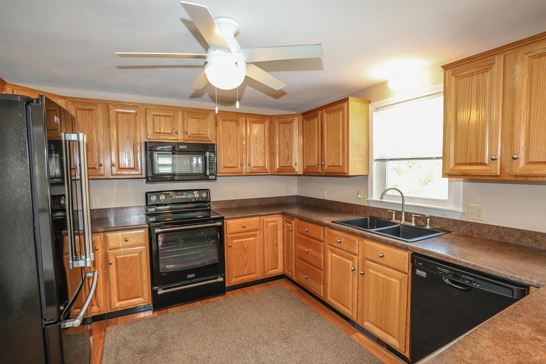 96 Tallant Road Pelham, NH 03076 - Photo 15 of 39