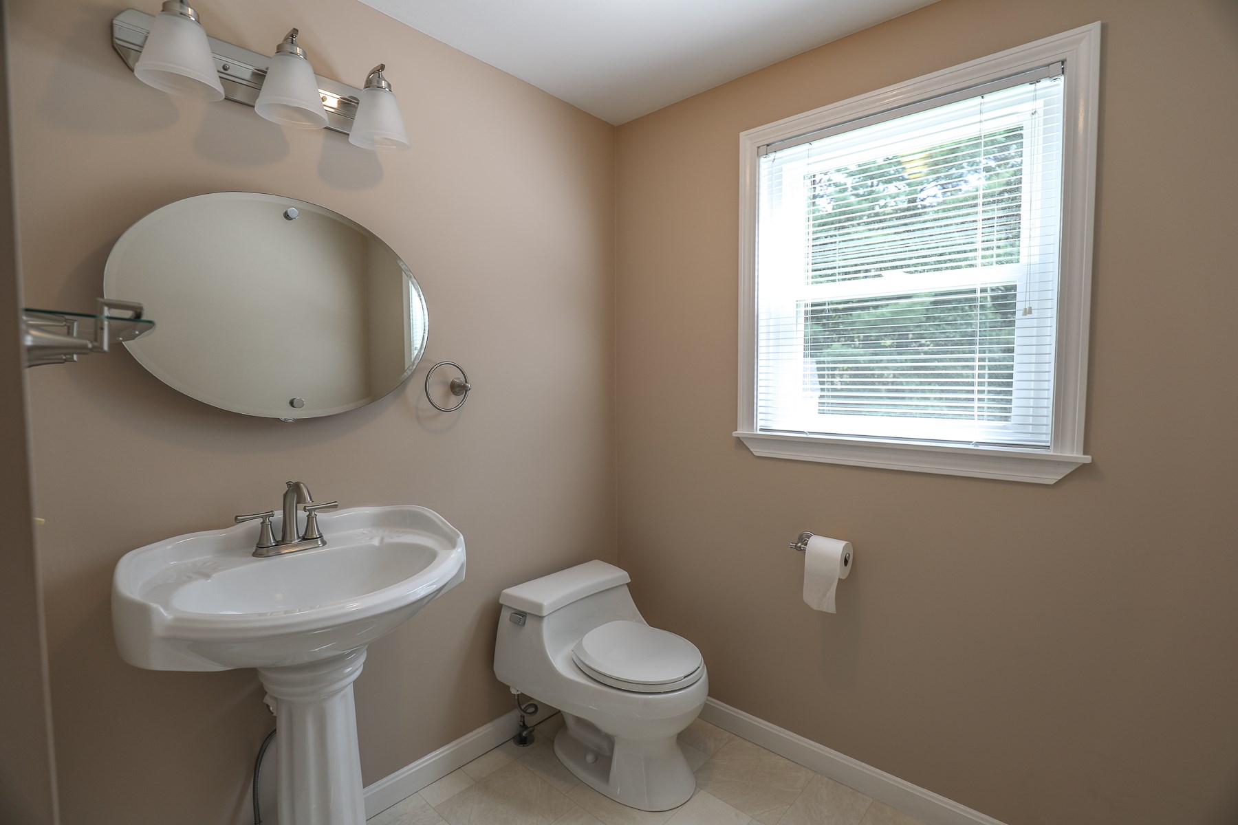 96 Tallant Road Pelham, NH 03076 - Photo 19 of 39