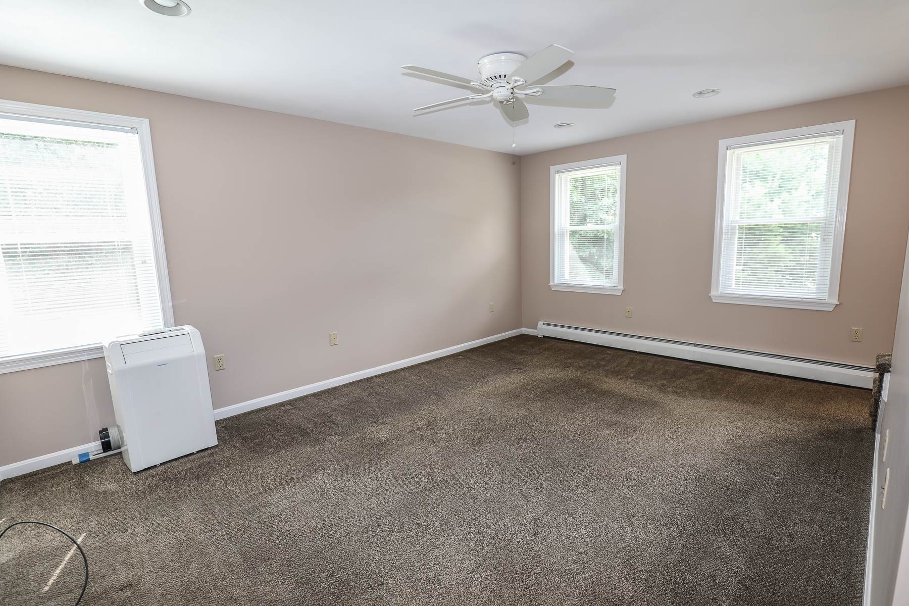 96 Tallant Road Pelham, NH 03076 - Photo 20 of 39