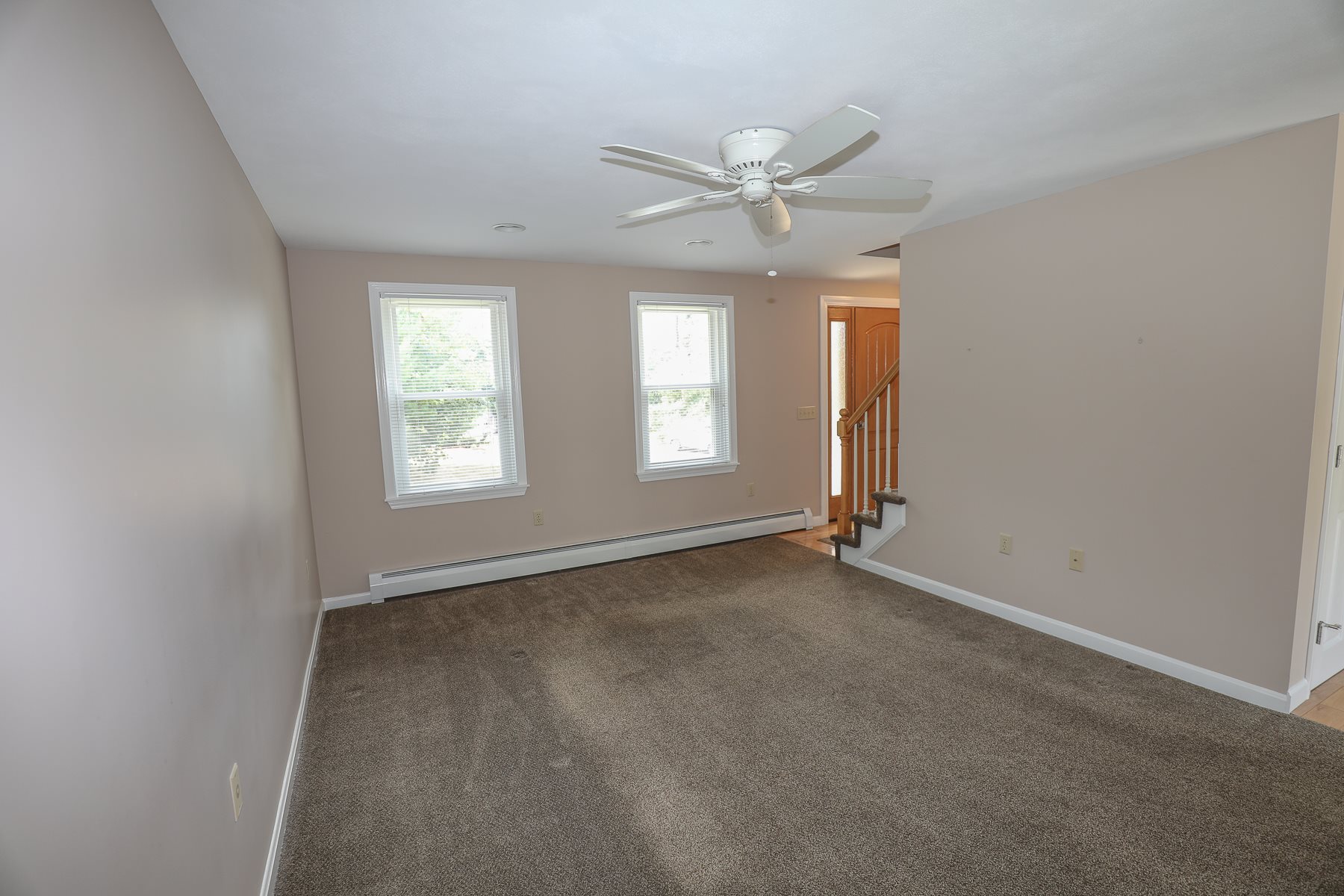 96 Tallant Road Pelham, NH 03076 - Photo 22 of 39