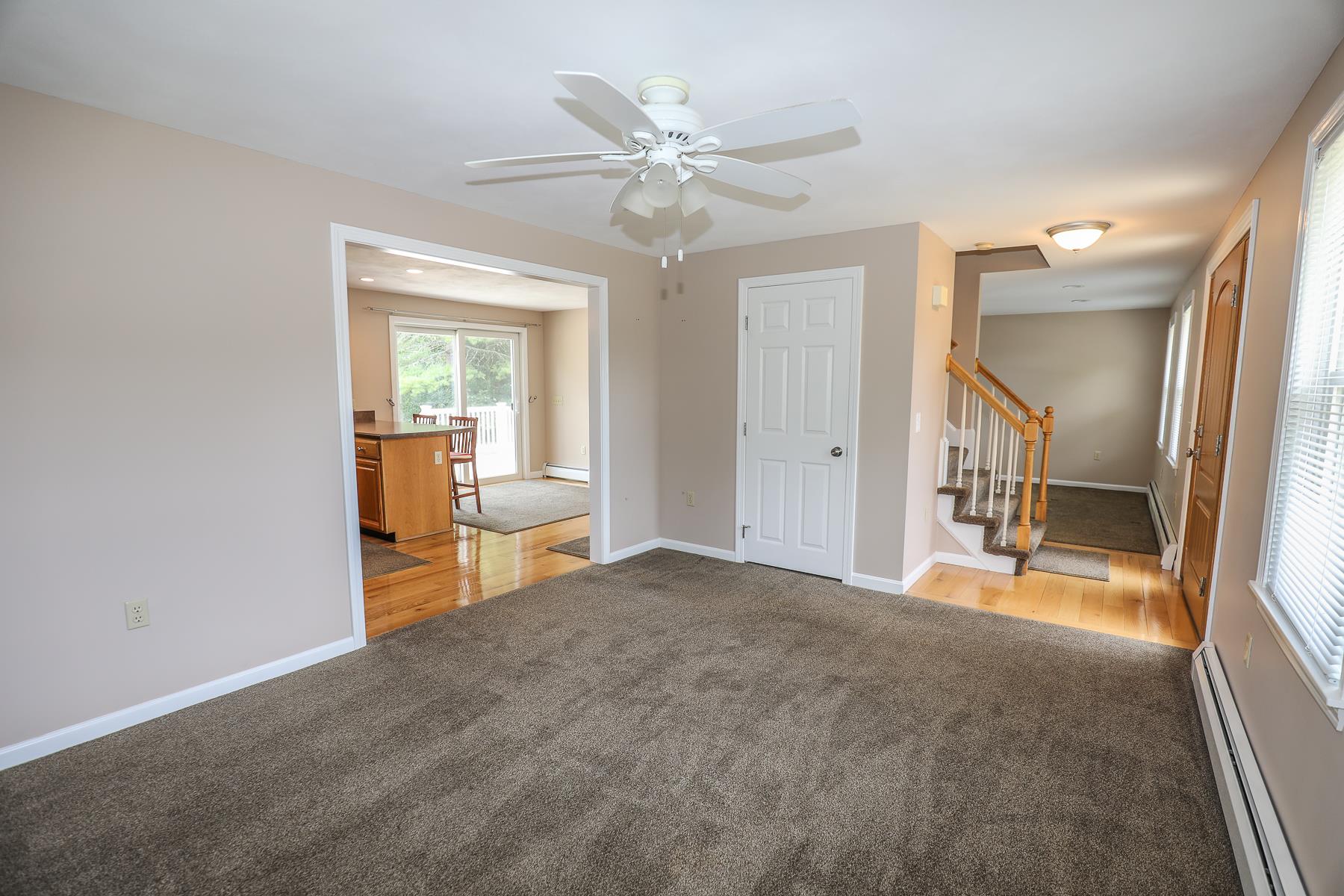 96 Tallant Road Pelham, NH 03076 - Photo 9 of 39