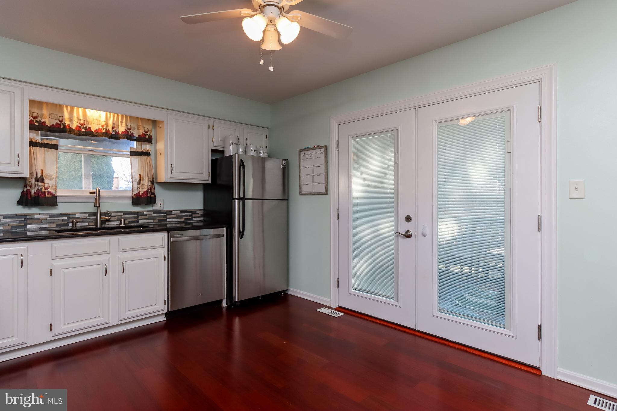 285 Hahn Road Westminster, MD 21157 - Photo 6 of 23 Newer Stainless appliances