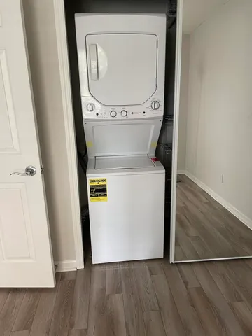 a close up view of a washer and dryer