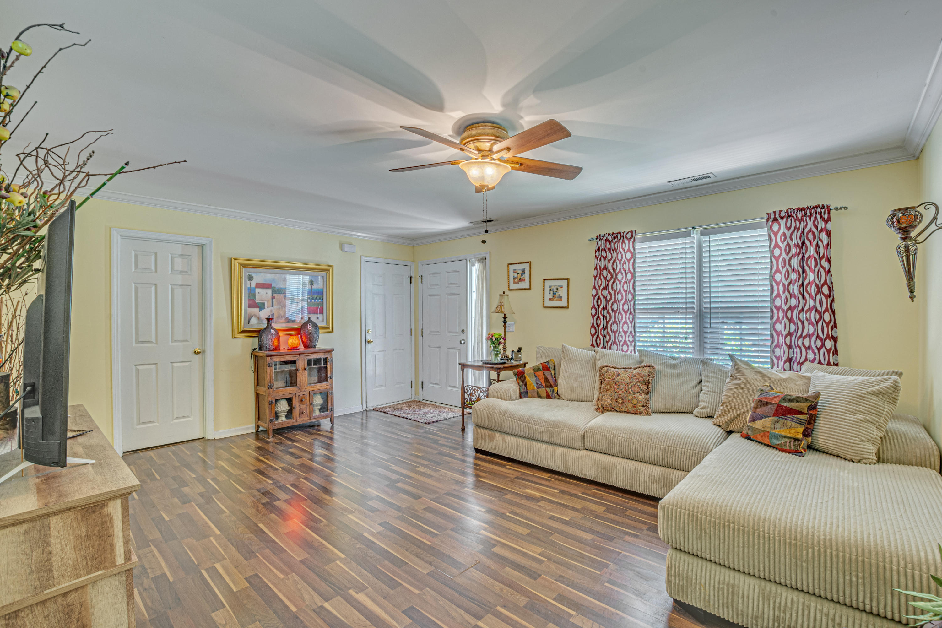 4852 Oak Leaf Road Summerville, SC 29485 - Photo 5 of 48 Living Room
