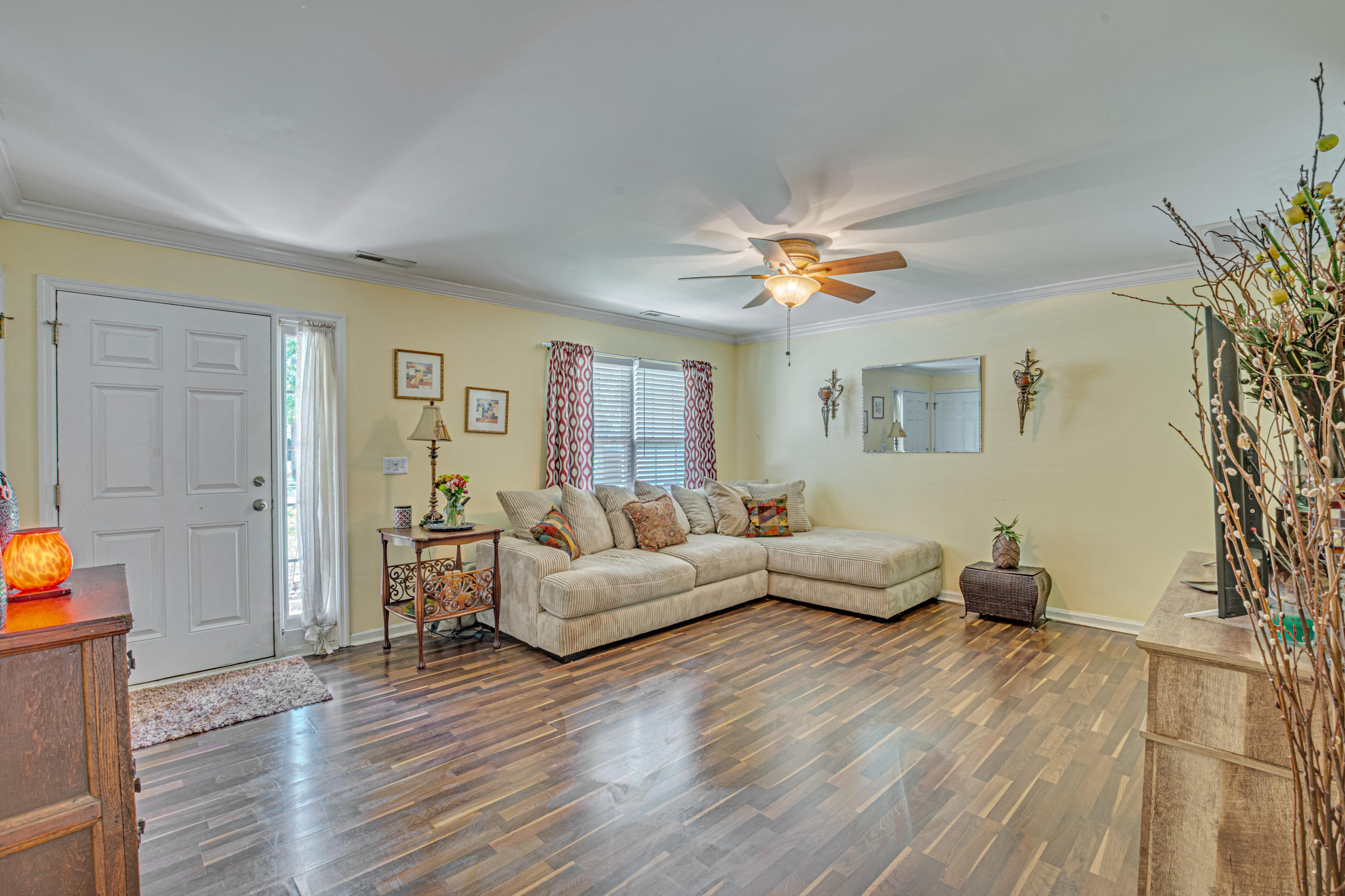 4852 Oak Leaf Road Summerville, SC 29485 - Photo 6 of 48 Living Room