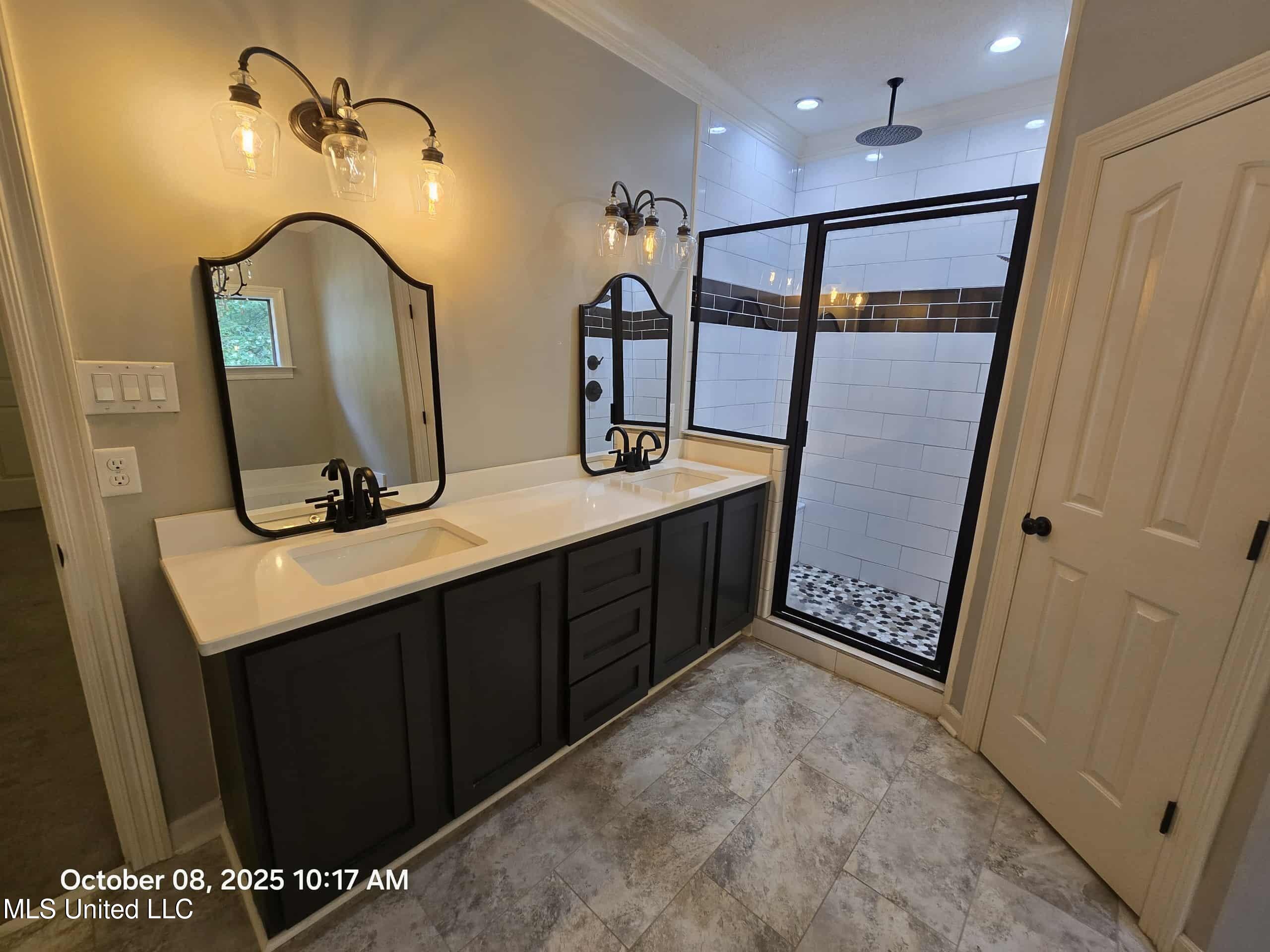 3583 College Bluff Olive Branch, MS 38654 - Photo 15 of 26 Primary Bathroom