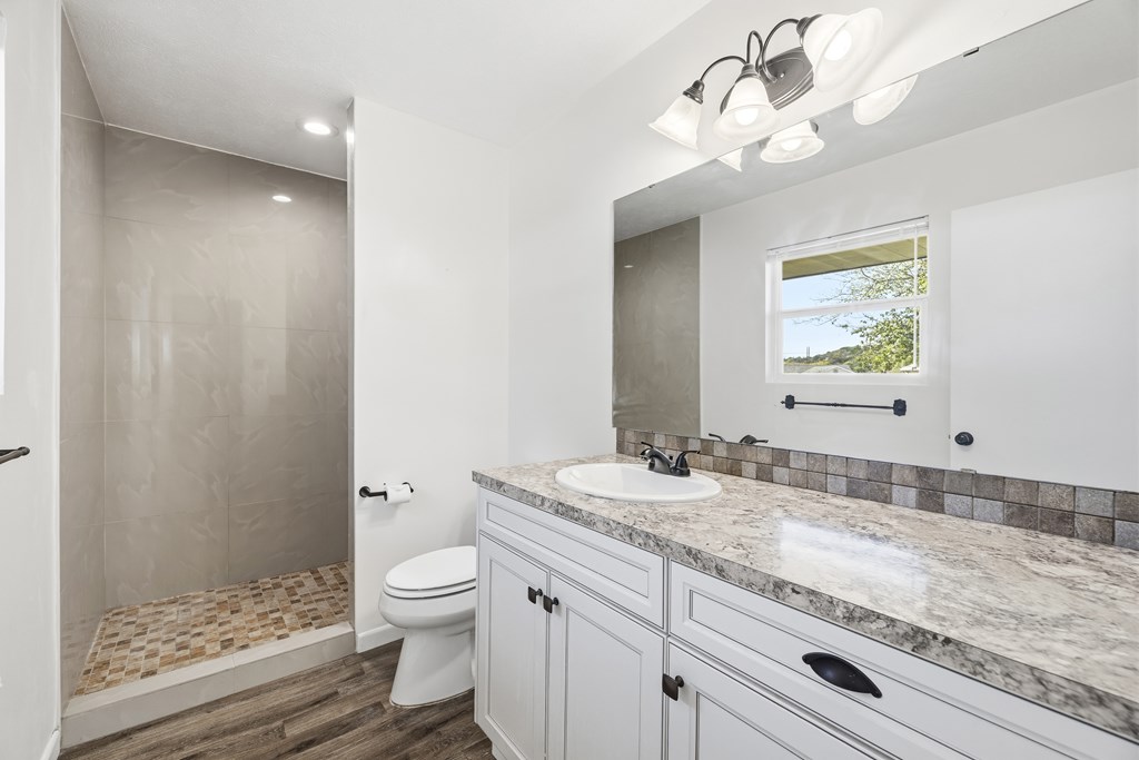 205 Wild Timber Drive Kerrville, TX 78028 - Photo 16 of 40 Primary Bath