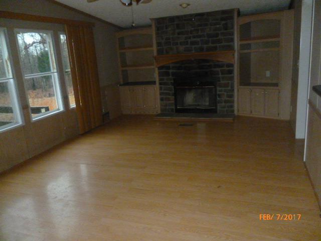 7899 Oak Springs Road Nunnelly, TN 37137 - Photo 8 of 16 Den