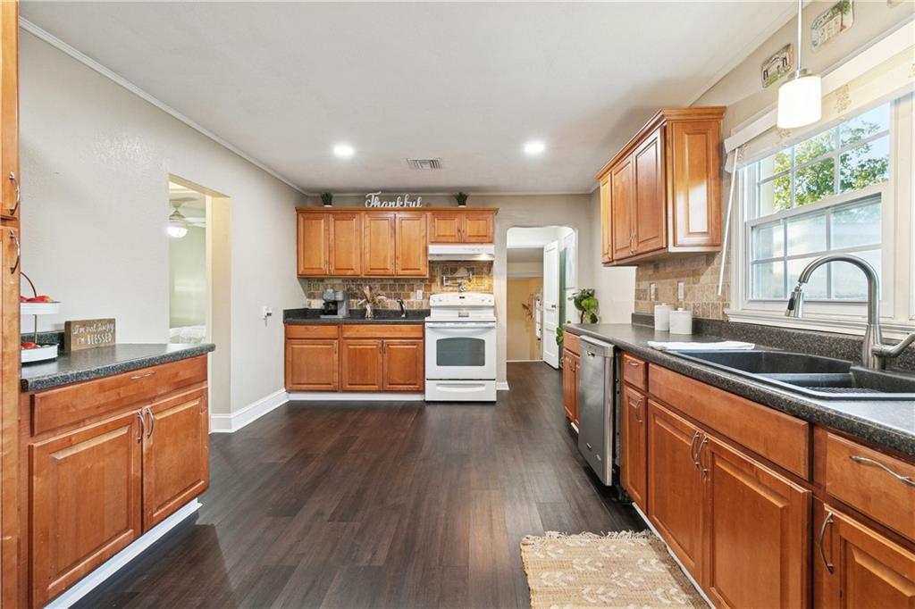 616 Ave F Marrero, LA 70072 - Photo 3 of 22