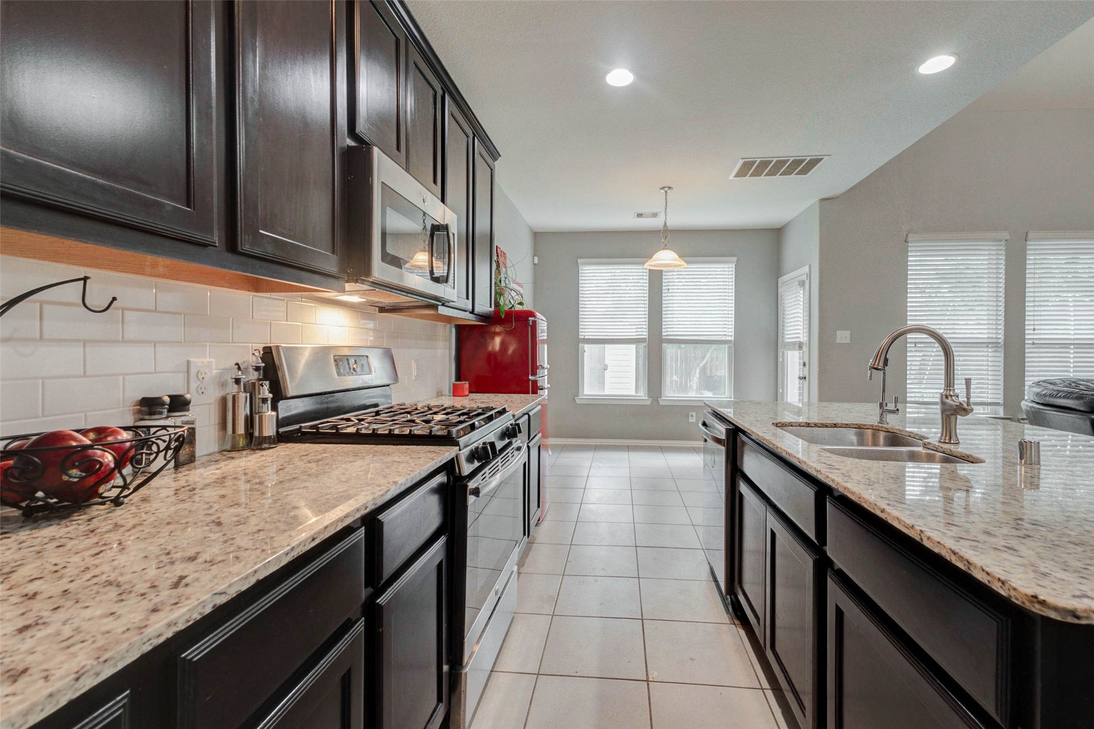 6614 Hunters Way Lane Baytown, TX 77521 - Photo 15 of 42