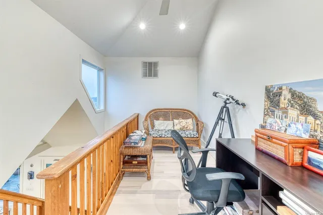 a view of entryway with a front door