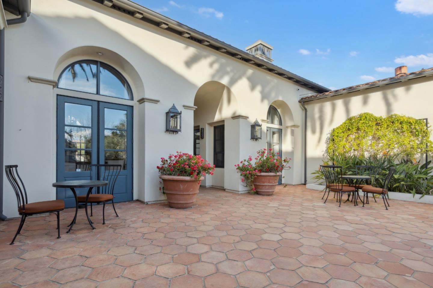 1325 Dahlia Loop San Jose, CA 95126 - Photo 29 of 31 a view of living room filled with furniture and furniture