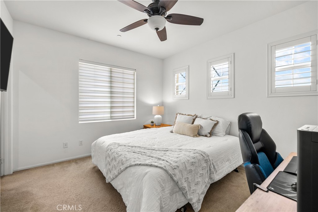 28640 Farrier Drive Valencia, CA 91354 - Photo 29 of 67 a bedroom with a bed and window