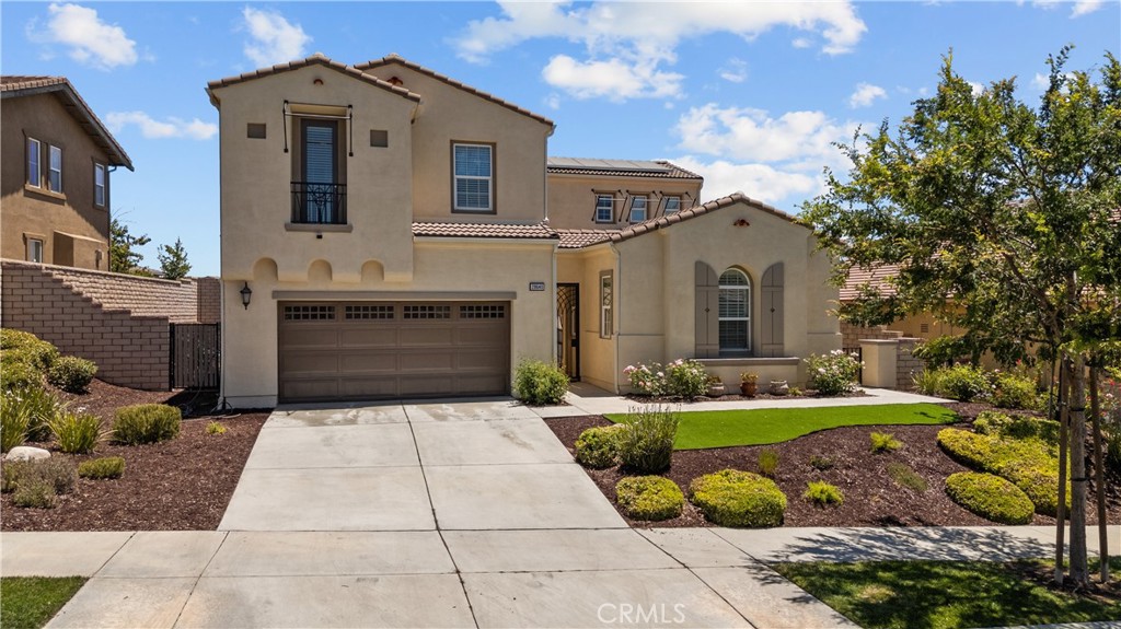 28640 Farrier Drive Valencia, CA 91354 - Photo 4 of 67 a front view of a house with yard